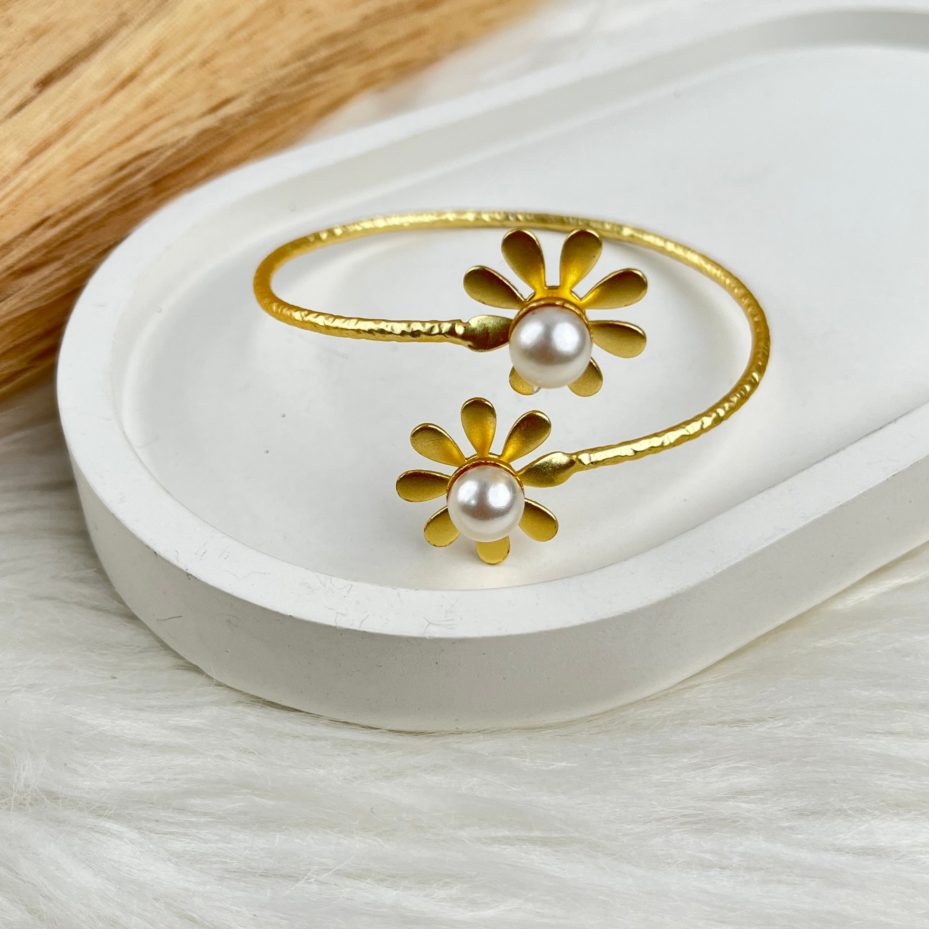 Daisy Adjustable Bracelet - womaniya - Daisy Adjustable Bracelet - womaniya -  - Womaania -  - #tag1# - #tag2# - #tag3# - #tag4#