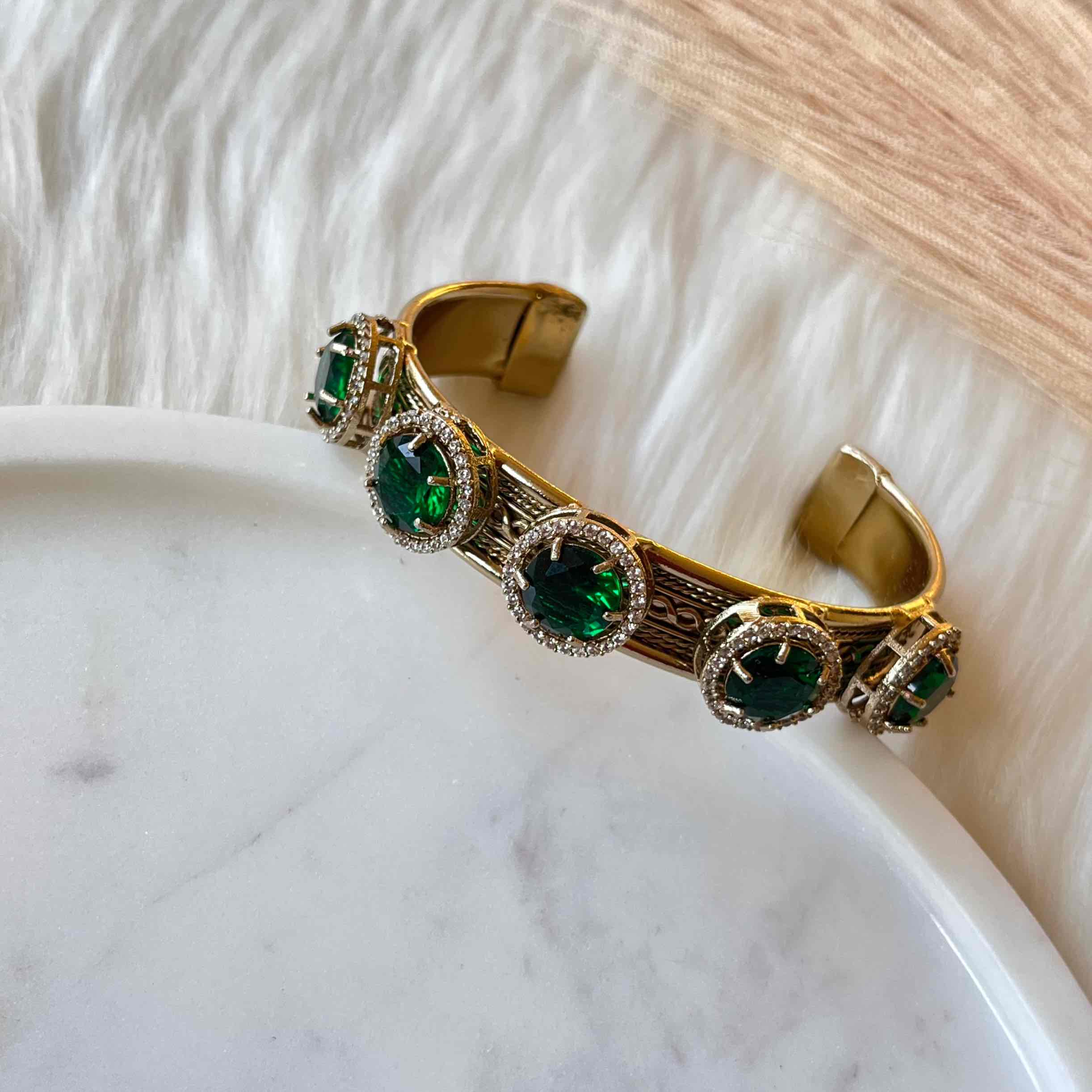 Green Majestic Motif Fusion Bangle