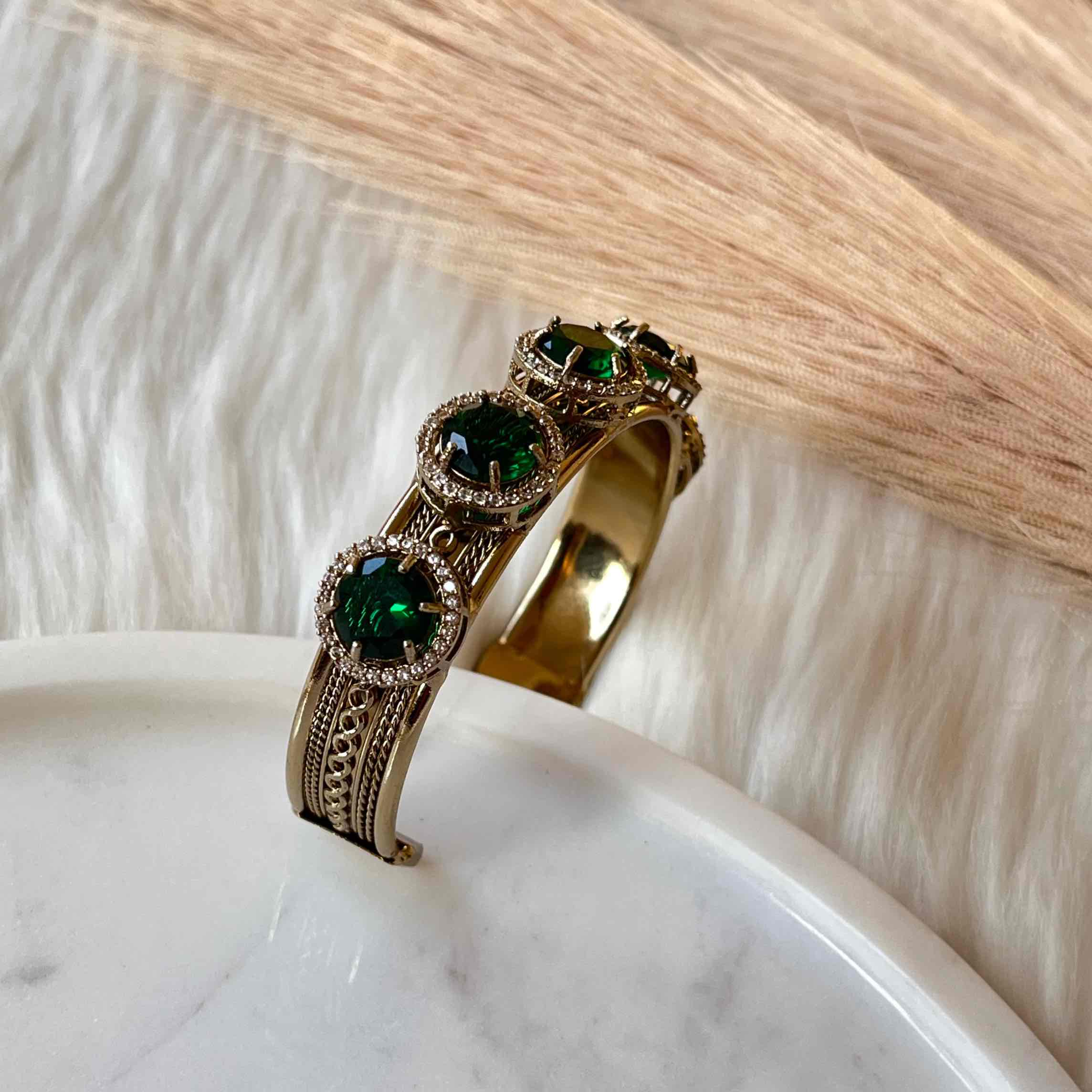 Green Majestic Motif Fusion Bangle