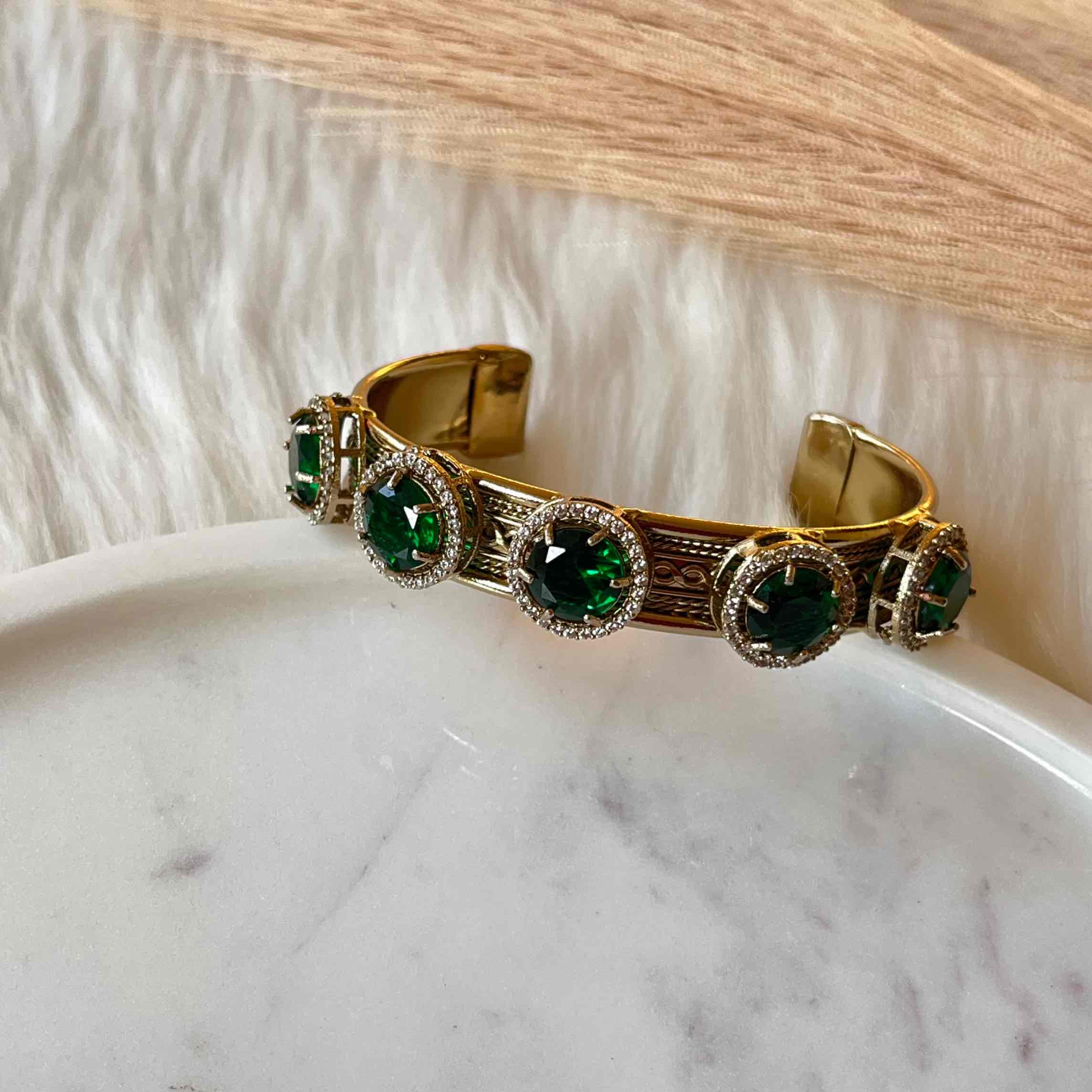 Green Majestic Motif Fusion Bangle