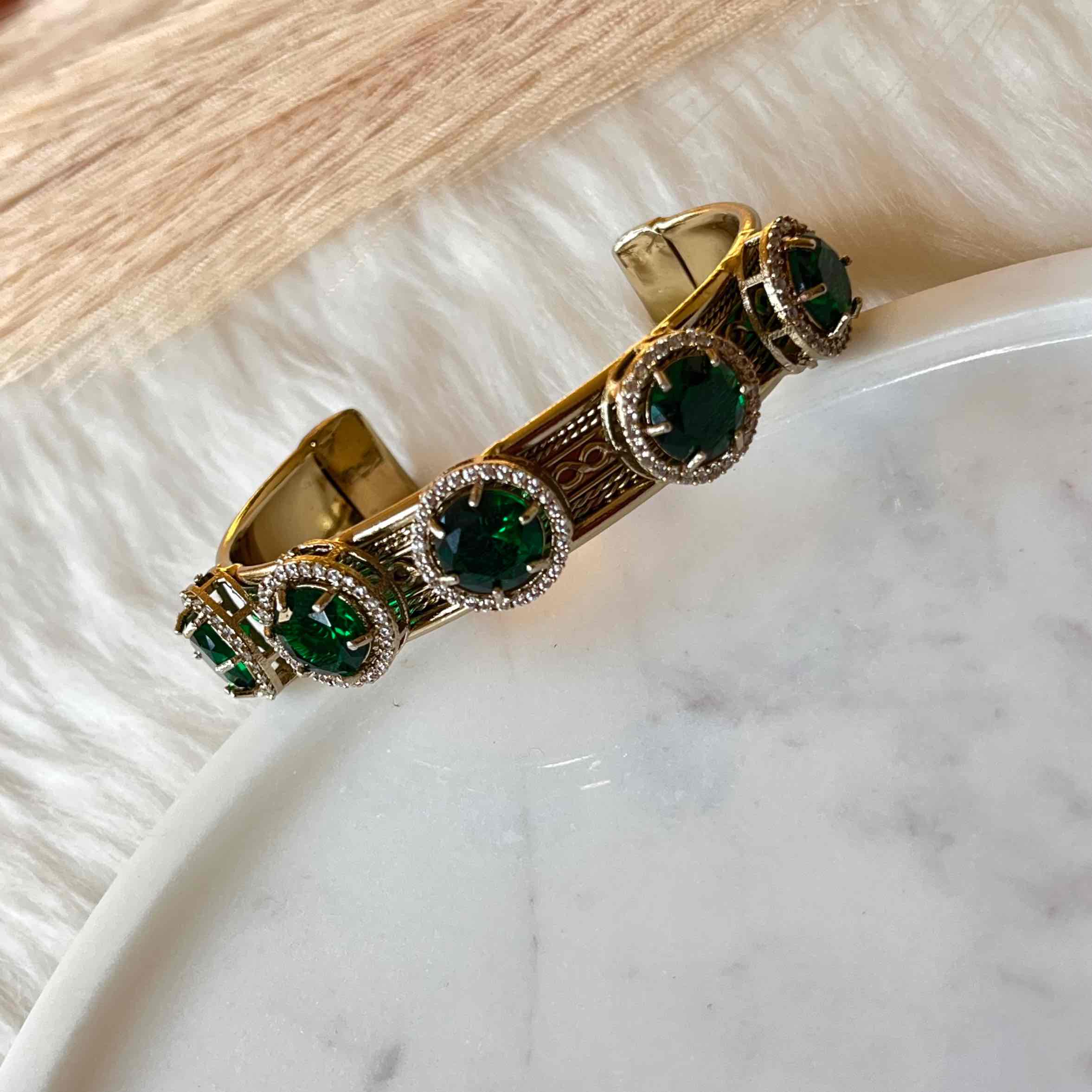 Green Majestic Motif Fusion Bangle