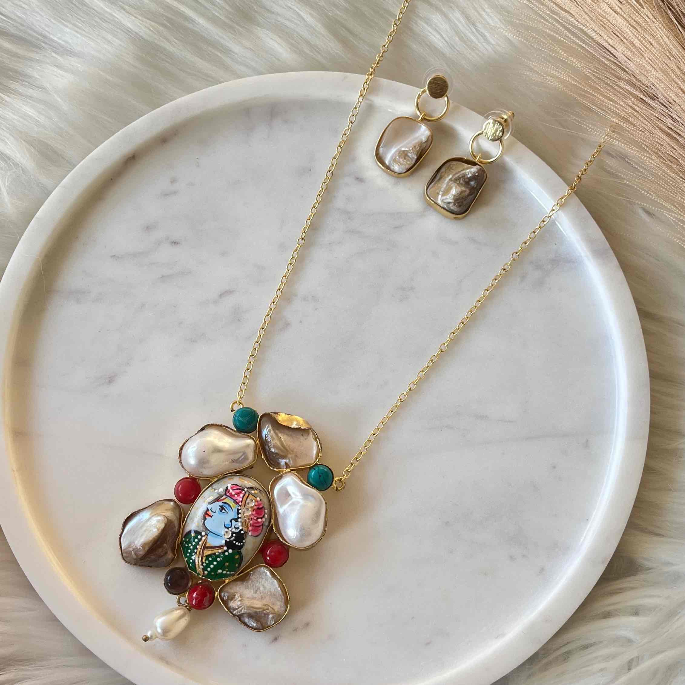 Raja Baroque Golden Necklace Set