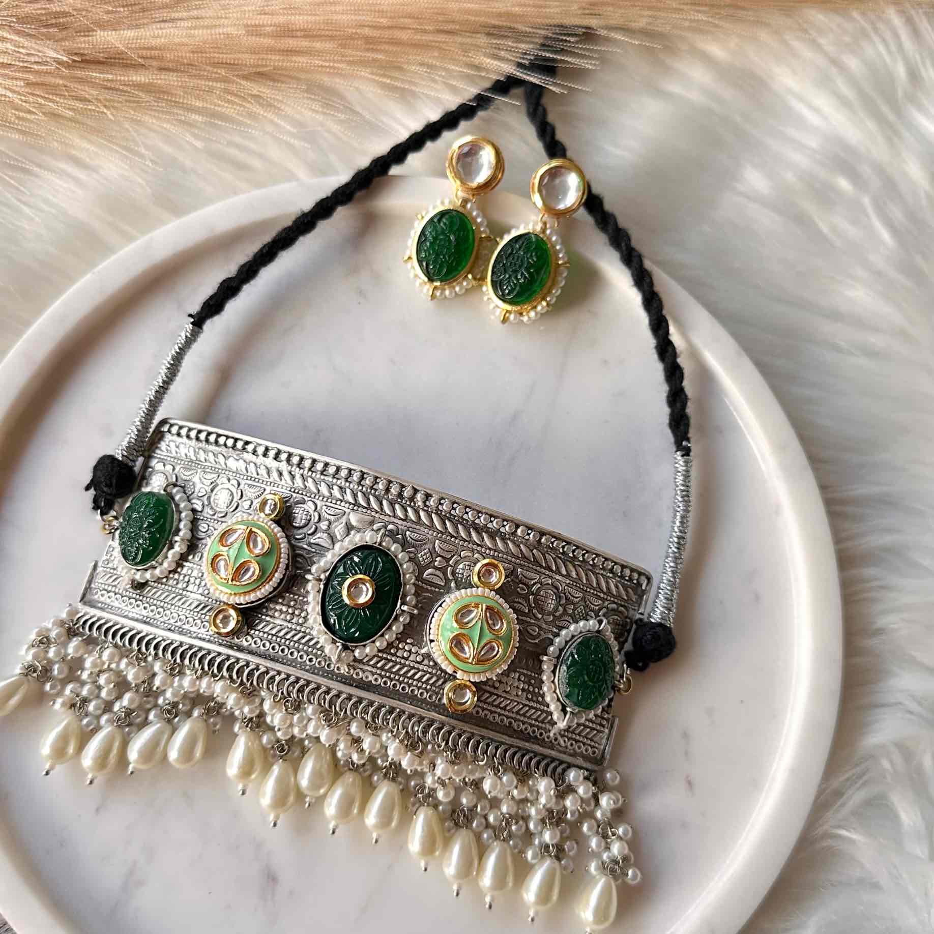 Green Temple Glow Silver Choker