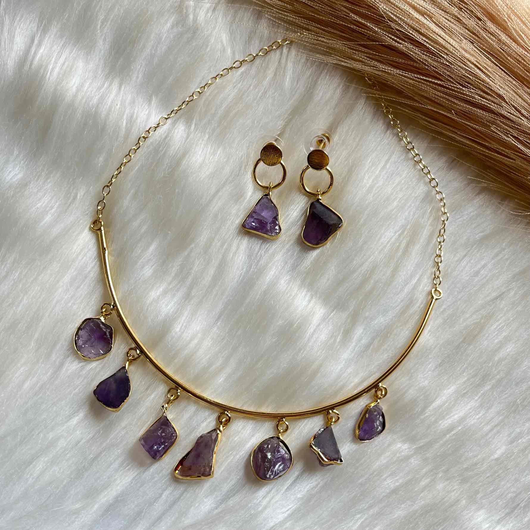 Lavender Natural Stones Hanging Golden Choker