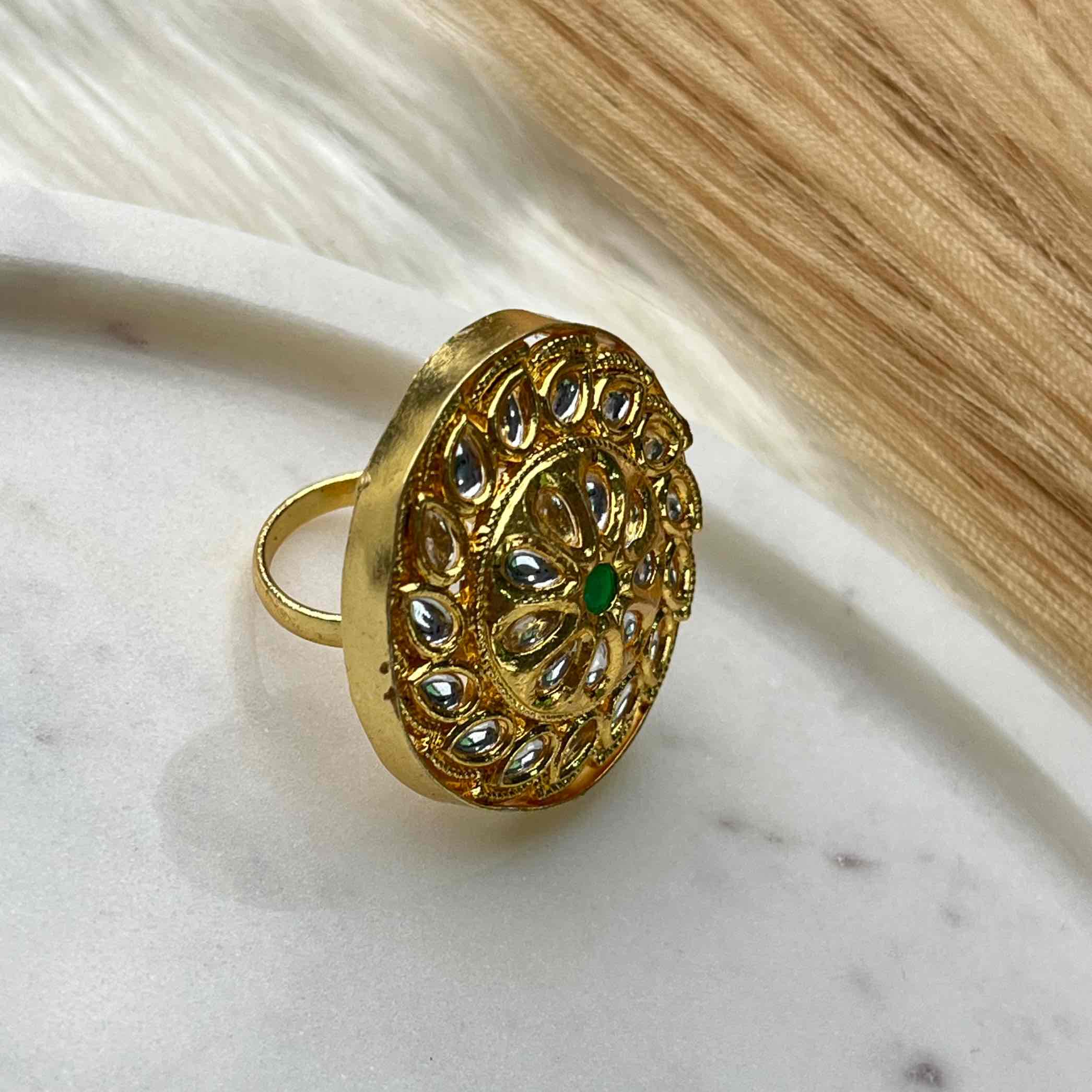 Green Daisy Flower Golden Ring