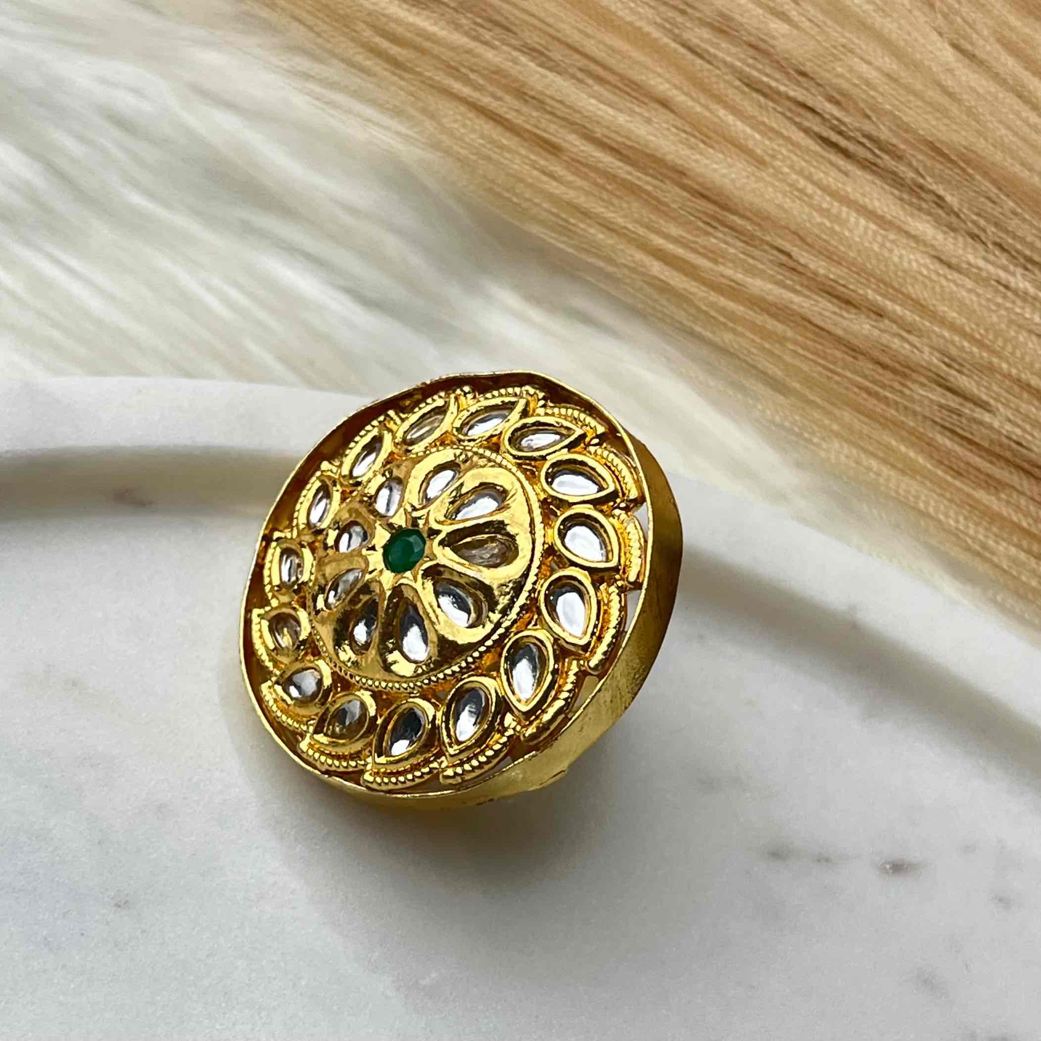 Green Daisy Flower Golden Ring